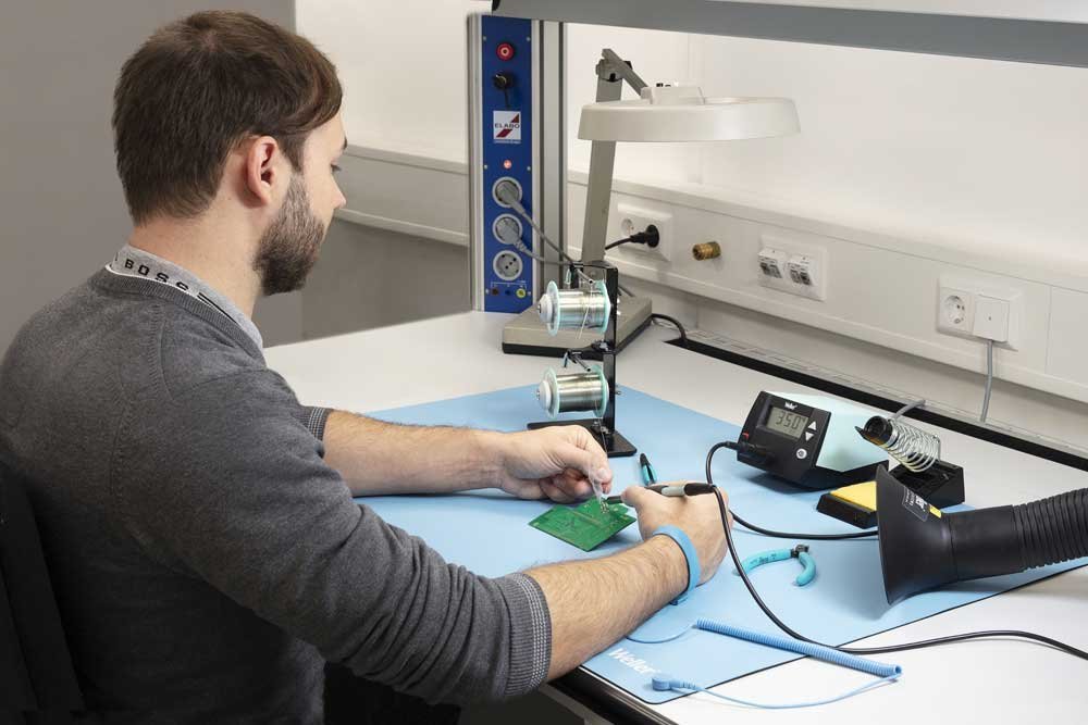 Weller T0051403699 ESD Premium Desktop Antistatic Welding Mat Kit